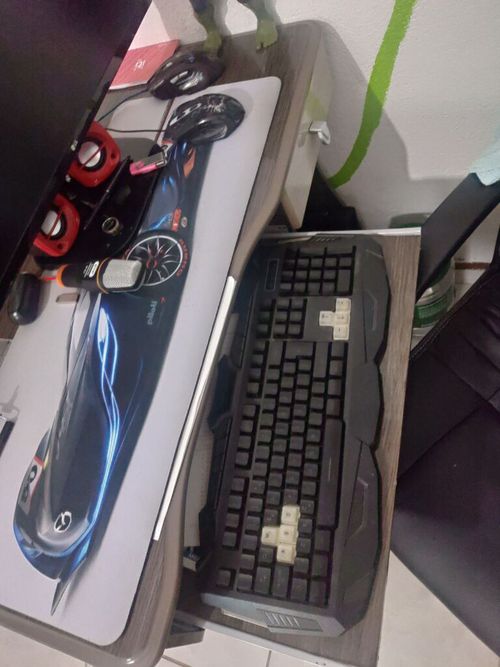 5761921-Rrorb.jpg
