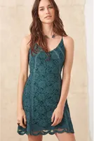 Vestido FYI Renda Ley com entremeio - Verde Floresta - R$146