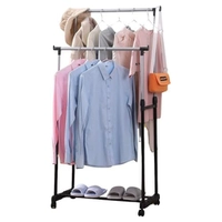 Cabideiro Duplo com Rodas e Sapateira Ajustável