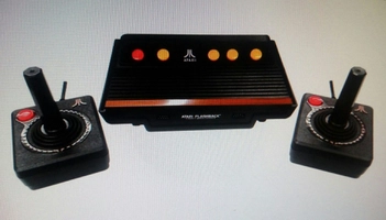 Console Atari flashback 7 com 2 controles e 101 jogos na memória - R$180