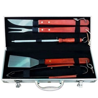 Kit Churrasco 6 peças em Aço Inox com cabo em Madeira (Espátula + Garfo + Faca + Pegador Pinça + Chaira Afiador) em maleta de alumínio - Fixxar - R$50