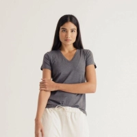 [BUG] Camiseta Feminina Tech Insider gola V Grafite