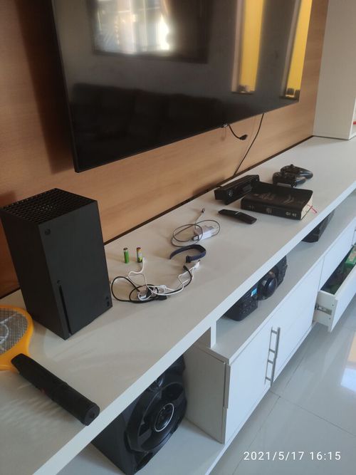 6852313-aq32v.jpg