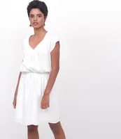 VESTIDO COM DETALHE NAS COSTAS