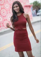 Vestido com Recortes Bordo R$25