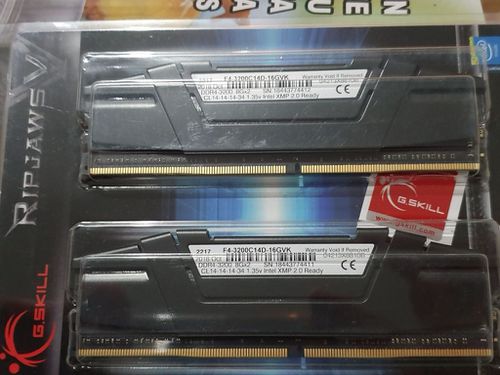 3680112-iKEZm.jpg
