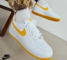 Tênis Nike Air Force 1 '07 "University Gold"