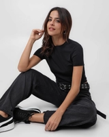 Camiseta cropped Camila lisa manga curta - Preto