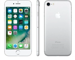 iPhone 7 Apple 32GB Prateado 4G Tela 4.7” Retina - Câm. 12MP + Selfie 7MP iOS 10 Proc. Chip A10 - R$1529